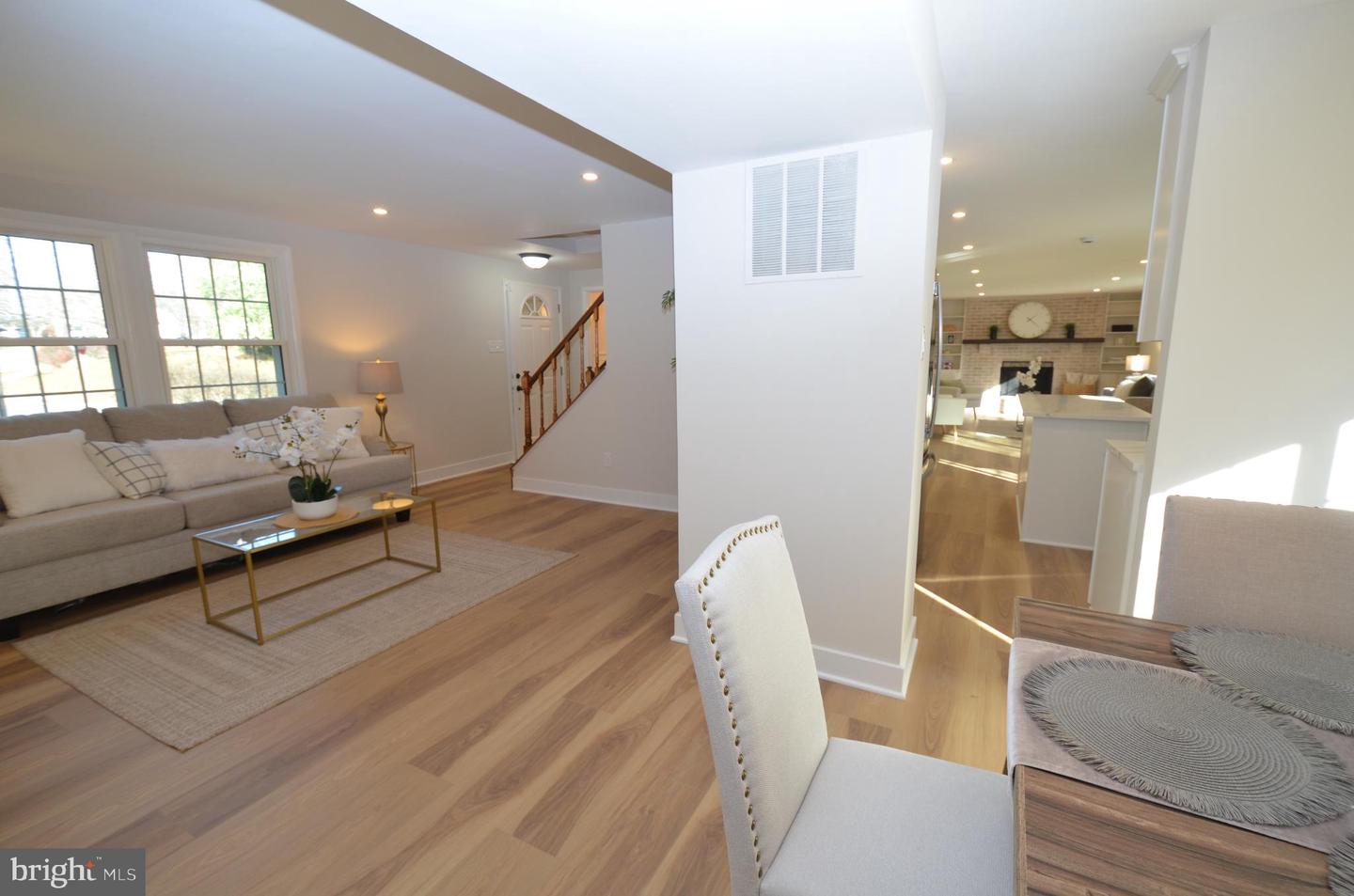 8375 MAGIC LEAF RD, SPRINGFIELD, Virginia 22153, 4 Bedrooms Bedrooms, ,2 BathroomsBathrooms,Residential,For sale,8375 MAGIC LEAF RD,VAFX2279296 MLS # VAFX2279296