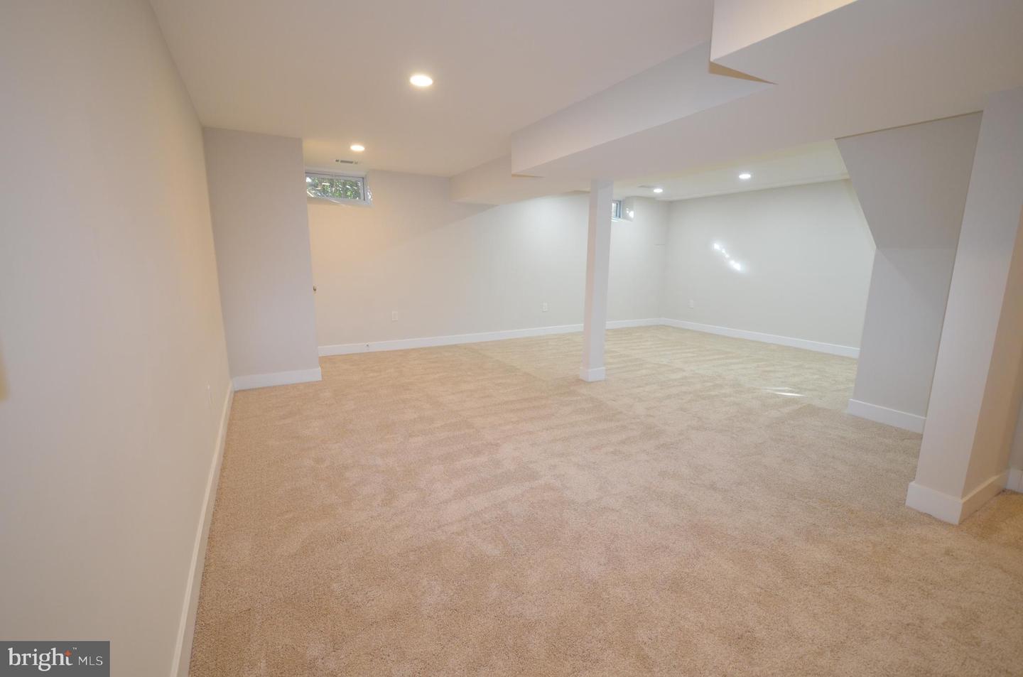 8375 MAGIC LEAF RD, SPRINGFIELD, Virginia 22153, 4 Bedrooms Bedrooms, ,2 BathroomsBathrooms,Residential,For sale,8375 MAGIC LEAF RD,VAFX2279296 MLS # VAFX2279296