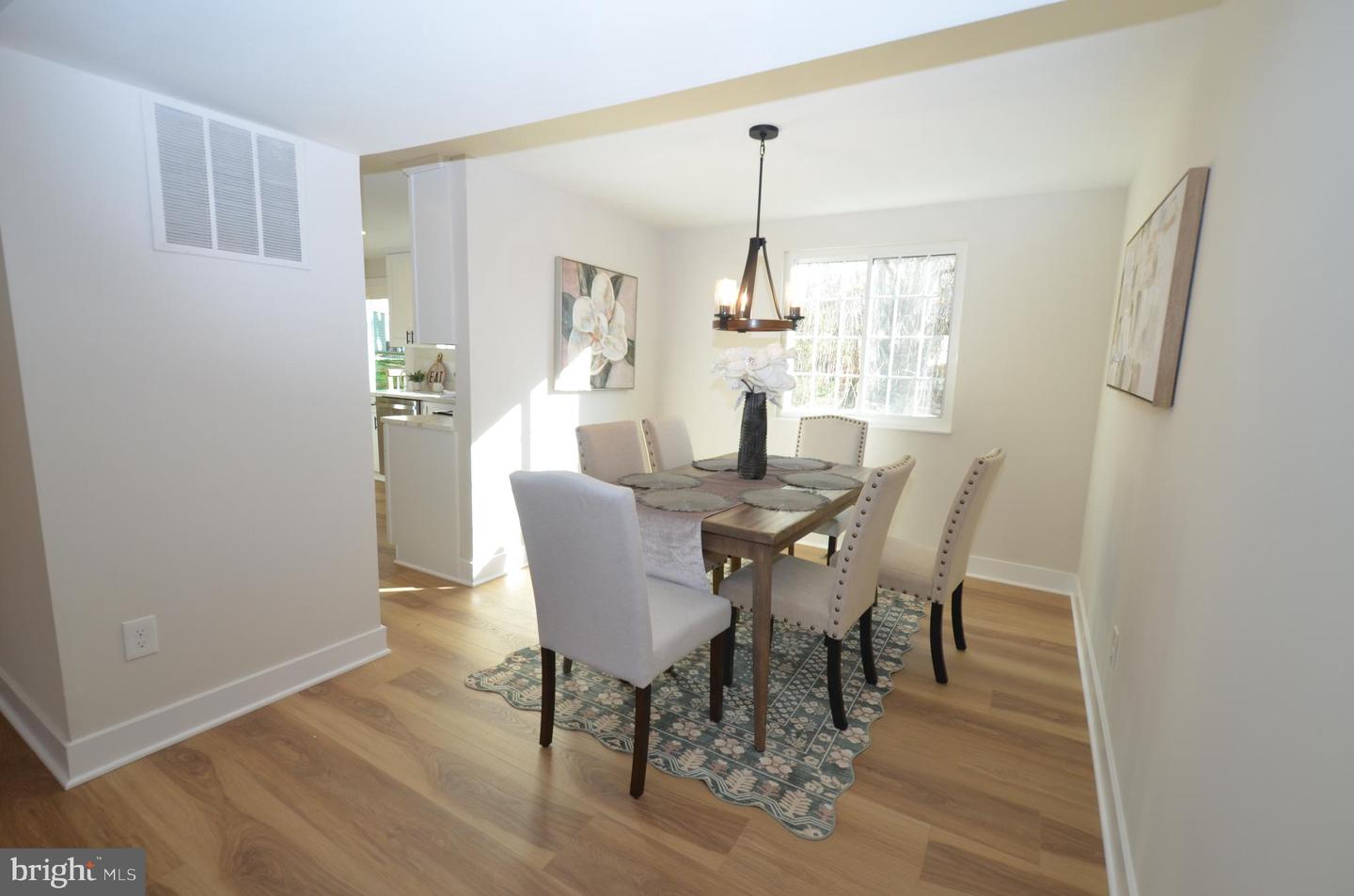 8375 MAGIC LEAF RD, SPRINGFIELD, Virginia 22153, 4 Bedrooms Bedrooms, ,2 BathroomsBathrooms,Residential,For sale,8375 MAGIC LEAF RD,VAFX2279296 MLS # VAFX2279296