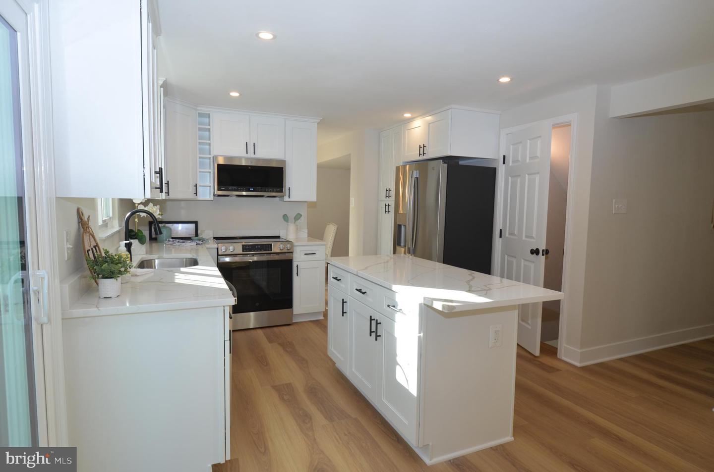 8375 MAGIC LEAF RD, SPRINGFIELD, Virginia 22153, 4 Bedrooms Bedrooms, ,2 BathroomsBathrooms,Residential,For sale,8375 MAGIC LEAF RD,VAFX2279296 MLS # VAFX2279296