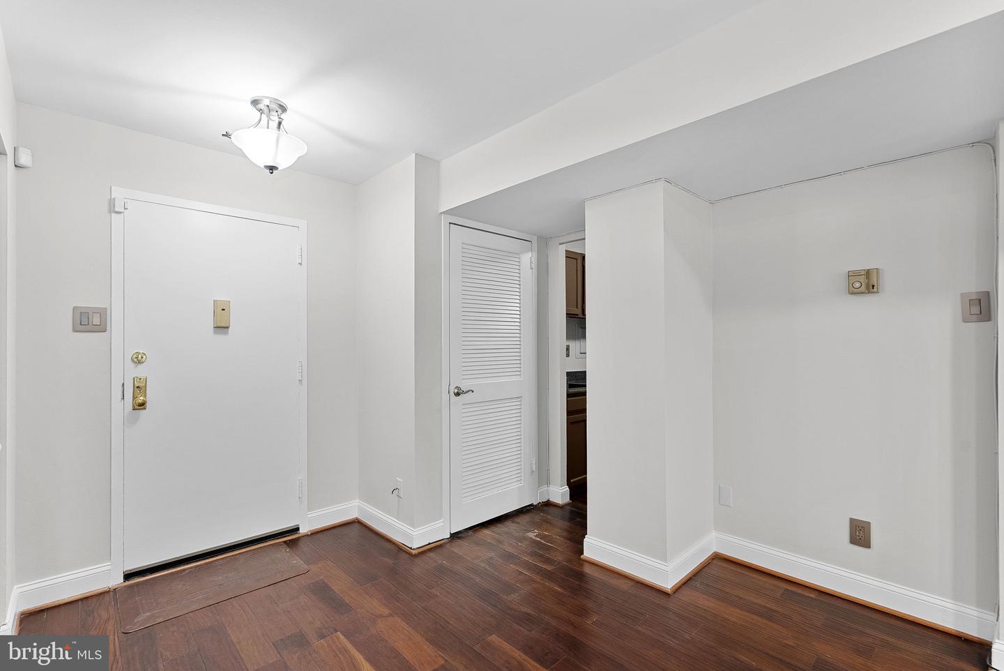 5340 HOLMES RUN PKWY #107, ALEXANDRIA, Virginia 22304, 2 Bedrooms Bedrooms, ,1 BathroomBathrooms,Residential,For sale,5340 HOLMES RUN PKWY #107,VAAX2051872 MLS # VAAX2051872