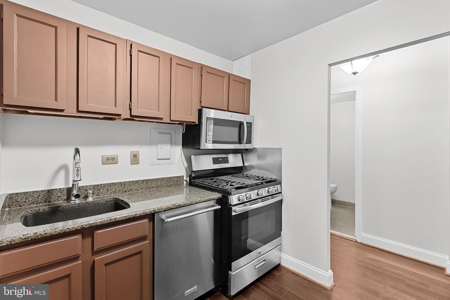 5340 HOLMES RUN PKWY #107, ALEXANDRIA, Virginia 22304, 2 Bedrooms Bedrooms, ,1 BathroomBathrooms,Residential,For sale,5340 HOLMES RUN PKWY #107,VAAX2051872 MLS # VAAX2051872