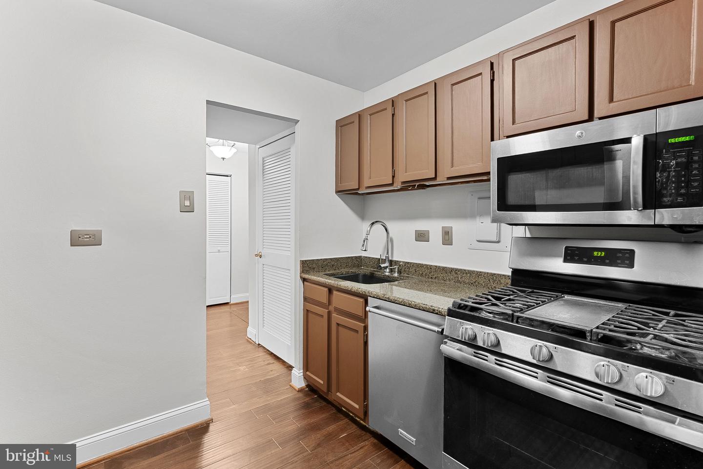 5340 HOLMES RUN PKWY #107, ALEXANDRIA, Virginia 22304, 2 Bedrooms Bedrooms, ,1 BathroomBathrooms,Residential,For sale,5340 HOLMES RUN PKWY #107,VAAX2051872 MLS # VAAX2051872