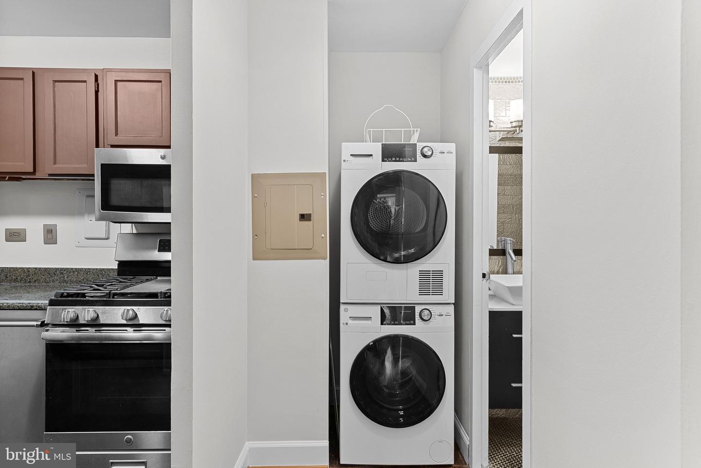 5340 HOLMES RUN PKWY #107, ALEXANDRIA, Virginia 22304, 2 Bedrooms Bedrooms, ,1 BathroomBathrooms,Residential,For sale,5340 HOLMES RUN PKWY #107,VAAX2051872 MLS # VAAX2051872