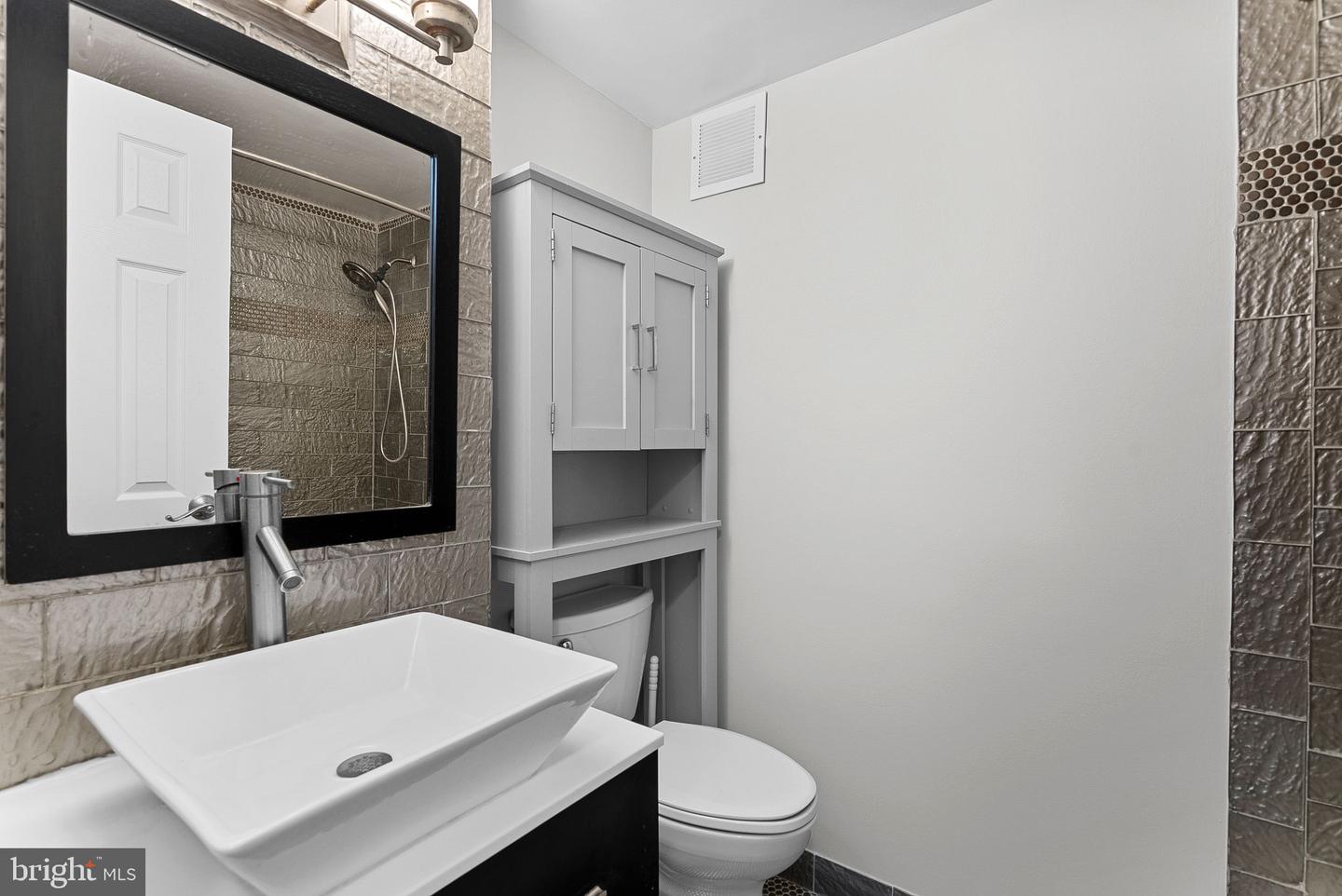 5340 HOLMES RUN PKWY #107, ALEXANDRIA, Virginia 22304, 2 Bedrooms Bedrooms, ,1 BathroomBathrooms,Residential,For sale,5340 HOLMES RUN PKWY #107,VAAX2051872 MLS # VAAX2051872