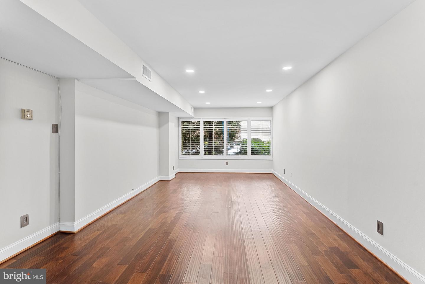 5340 HOLMES RUN PKWY #107, ALEXANDRIA, Virginia 22304, 2 Bedrooms Bedrooms, ,1 BathroomBathrooms,Residential,For sale,5340 HOLMES RUN PKWY #107,VAAX2051872 MLS # VAAX2051872