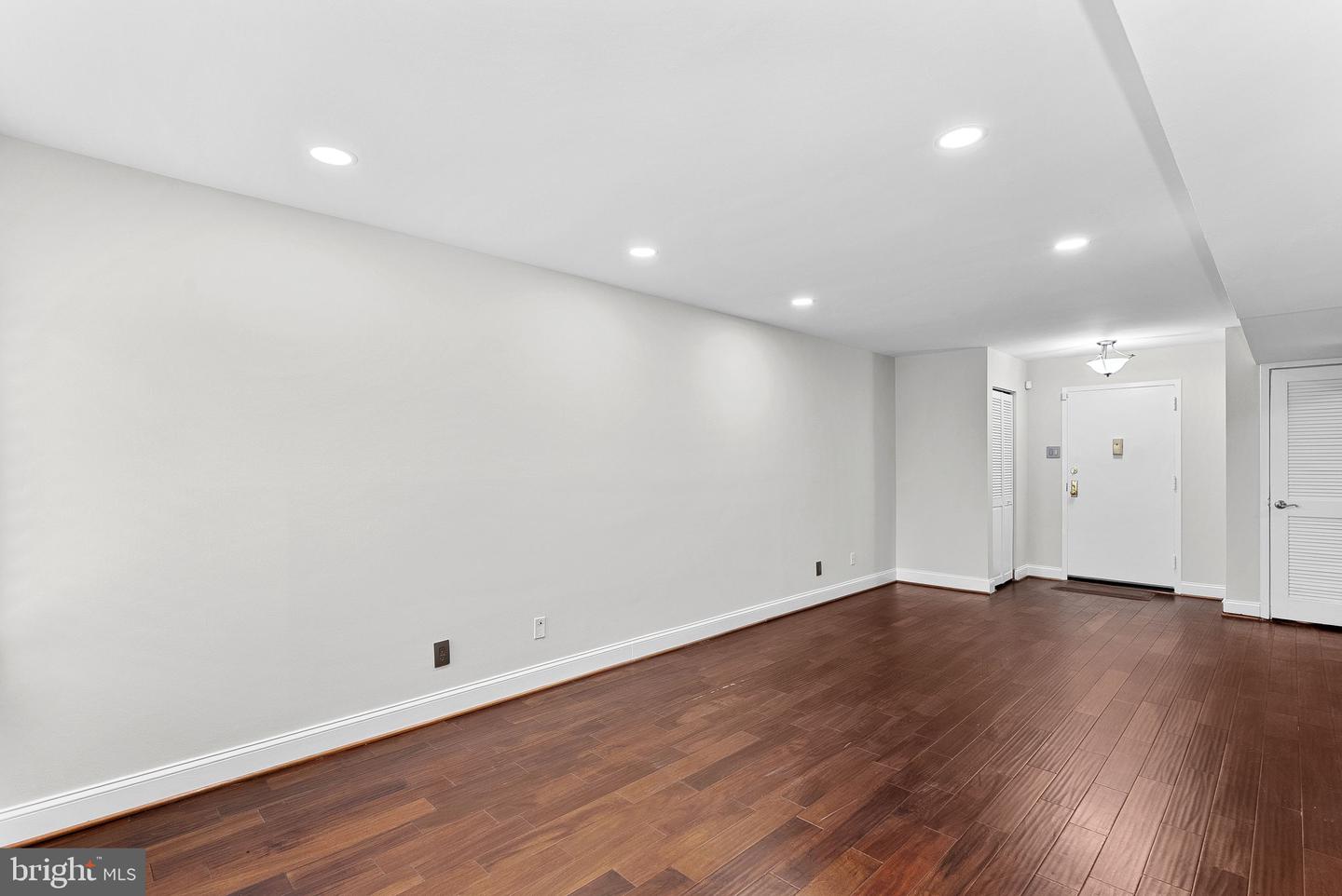 5340 HOLMES RUN PKWY #107, ALEXANDRIA, Virginia 22304, 2 Bedrooms Bedrooms, ,1 BathroomBathrooms,Residential,For sale,5340 HOLMES RUN PKWY #107,VAAX2051872 MLS # VAAX2051872