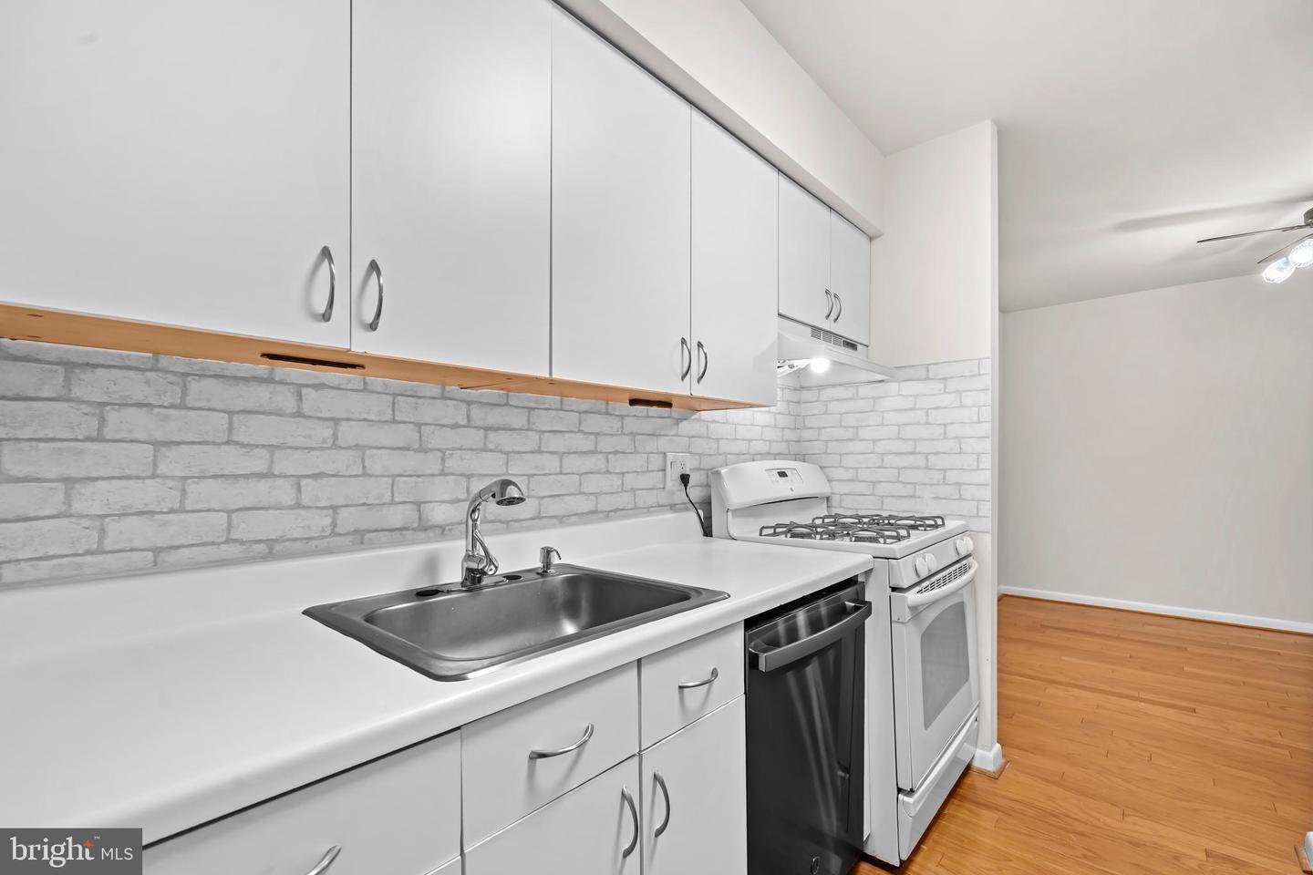 11200 CHESTNUT GROVE SQ #203, RESTON, Virginia 20190, 3 Bedrooms Bedrooms, ,1 BathroomBathrooms,Residential,For sale,11200 CHESTNUT GROVE SQ #203,VAFX2279548 MLS # VAFX2279548