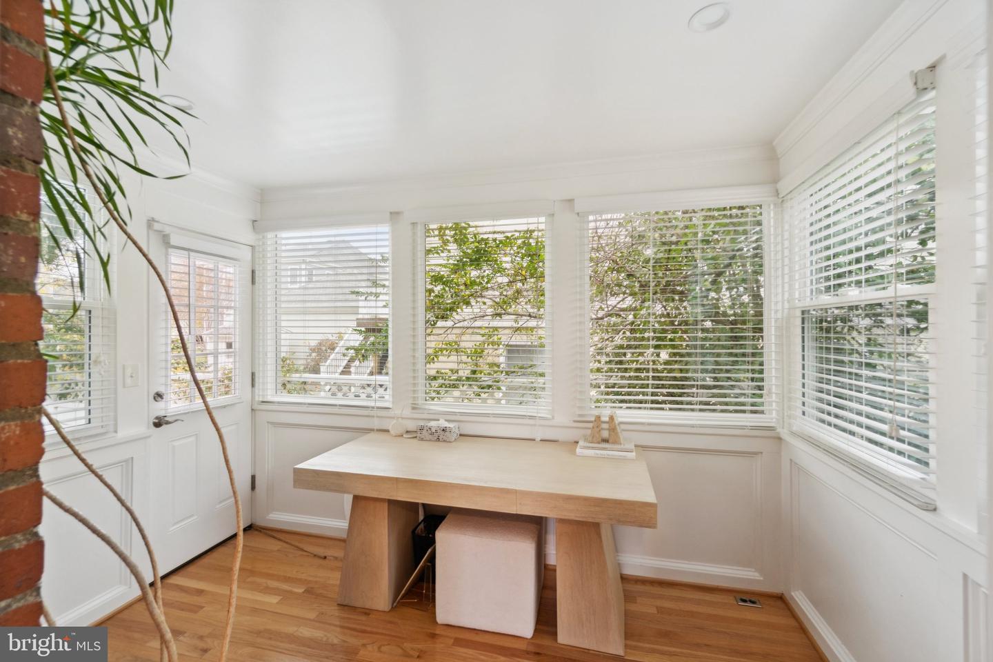 5300 WILSON BLVD, ARLINGTON, Virginia 22205, 2 Bedrooms Bedrooms, ,3 BathroomsBathrooms,Residential,For sale,5300 WILSON BLVD,VAAR2066110 MLS # VAAR2066110