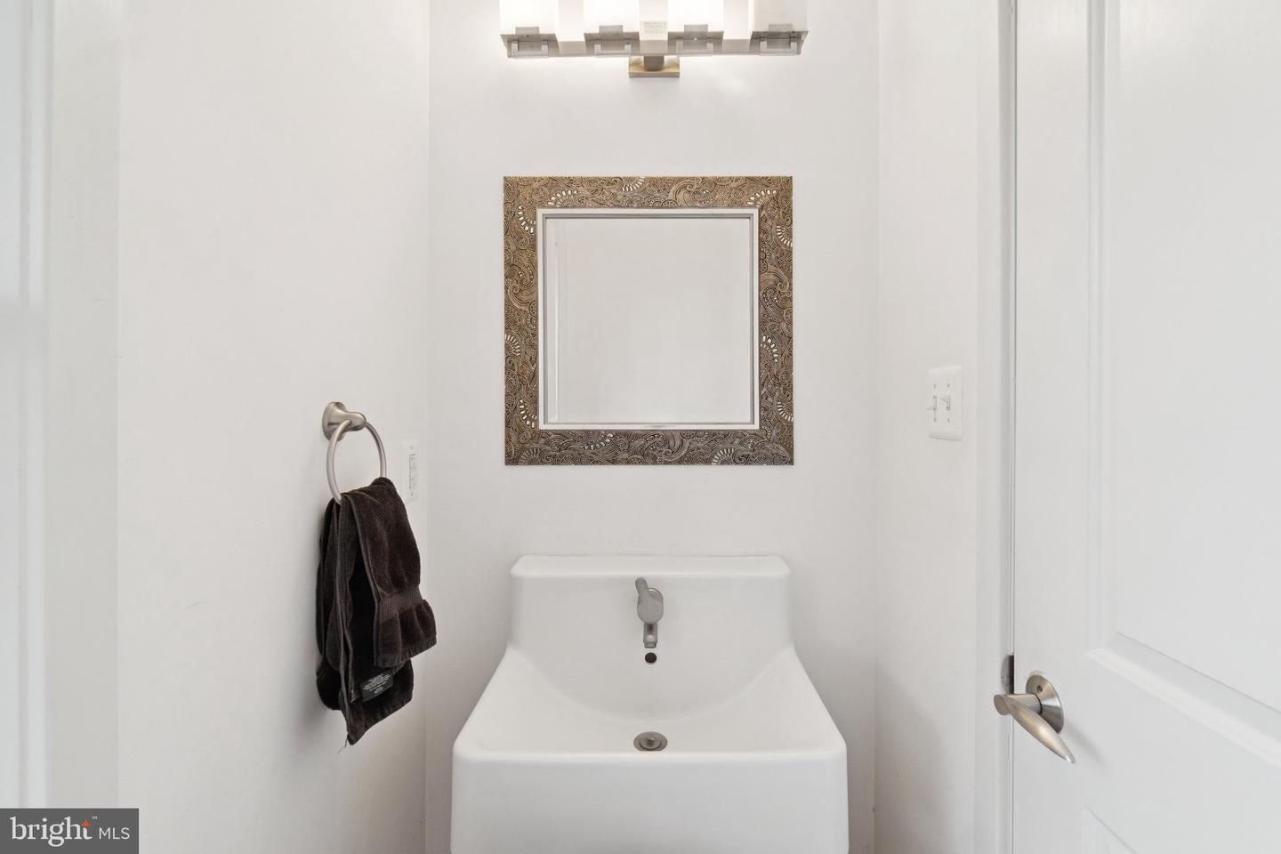 5300 WILSON BLVD, ARLINGTON, Virginia 22205, 2 Bedrooms Bedrooms, ,3 BathroomsBathrooms,Residential,For sale,5300 WILSON BLVD,VAAR2066110 MLS # VAAR2066110