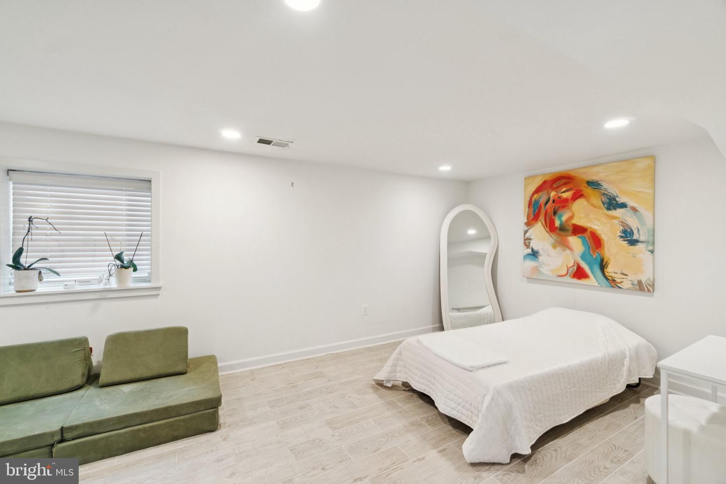 5300 WILSON BLVD, ARLINGTON, Virginia 22205, 2 Bedrooms Bedrooms, ,3 BathroomsBathrooms,Residential,For sale,5300 WILSON BLVD,VAAR2066110 MLS # VAAR2066110