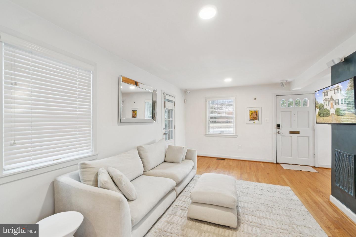 5300 WILSON BLVD, ARLINGTON, Virginia 22205, 2 Bedrooms Bedrooms, ,3 BathroomsBathrooms,Residential,For sale,5300 WILSON BLVD,VAAR2066110 MLS # VAAR2066110