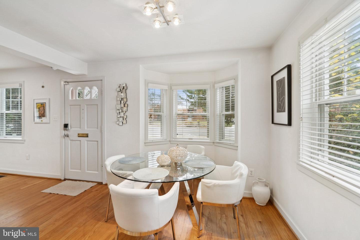 5300 WILSON BLVD, ARLINGTON, Virginia 22205, 2 Bedrooms Bedrooms, ,3 BathroomsBathrooms,Residential,For sale,5300 WILSON BLVD,VAAR2066110 MLS # VAAR2066110