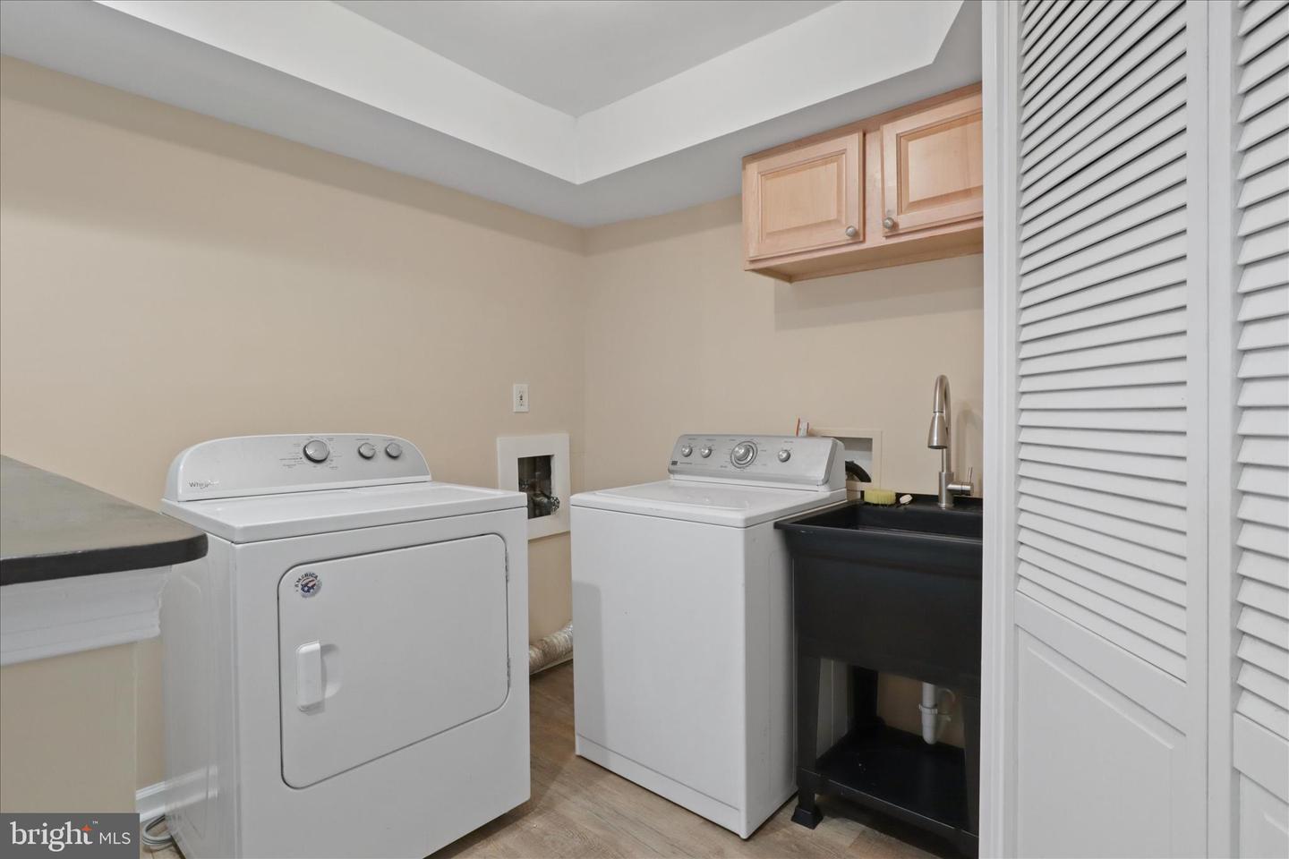 8180 FERNLAKE CT, ALEXANDRIA, Virginia 22309, 4 Bedrooms Bedrooms, ,3 BathroomsBathrooms,Residential,For sale,8180 FERNLAKE CT,VAFX2279320 MLS # VAFX2279320