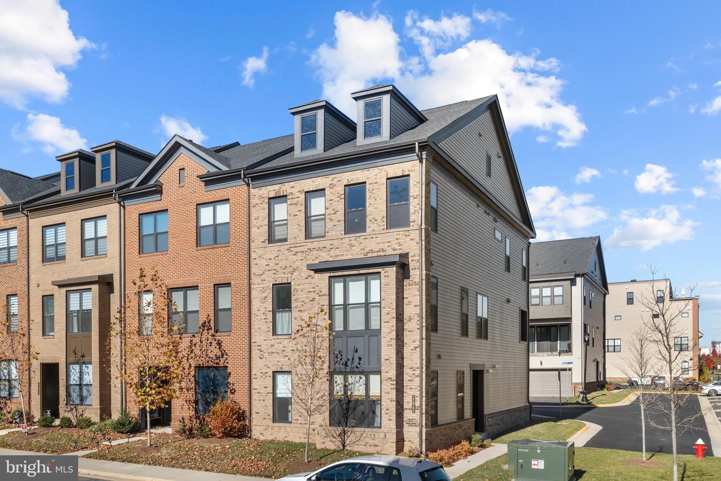 22962 SULLIVANS COVE SQ, BRAMBLETON, Virginia 20148, 4 Bedrooms Bedrooms, ,3 BathroomsBathrooms,Residential,For sale,22962 SULLIVANS COVE SQ,VALO2111210 MLS # VALO2111210