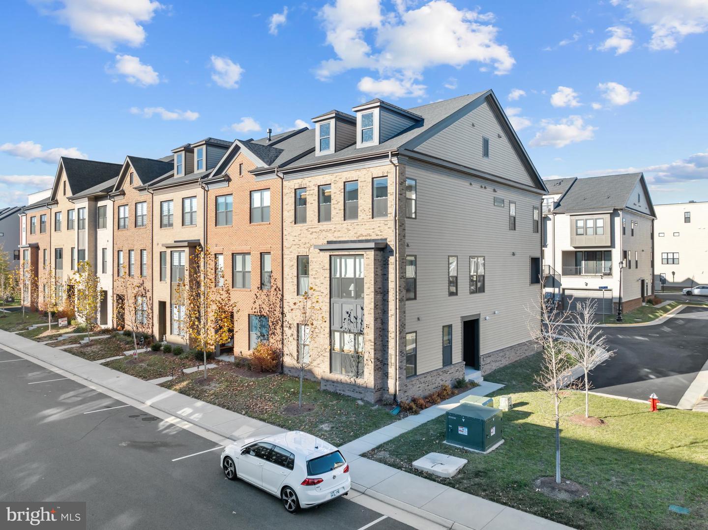 22962 SULLIVANS COVE SQ, BRAMBLETON, Virginia 20148, 4 Bedrooms Bedrooms, ,3 BathroomsBathrooms,Residential,For sale,22962 SULLIVANS COVE SQ,VALO2111210 MLS # VALO2111210