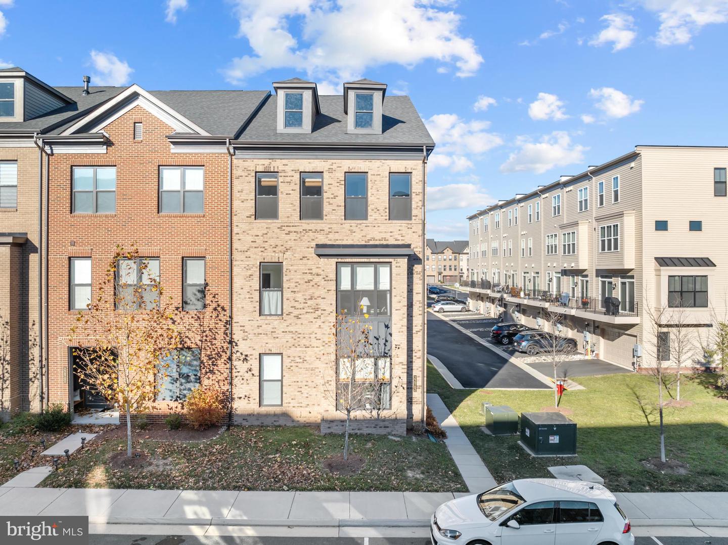 22962 SULLIVANS COVE SQ, BRAMBLETON, Virginia 20148, 4 Bedrooms Bedrooms, ,3 BathroomsBathrooms,Residential,For sale,22962 SULLIVANS COVE SQ,VALO2111210 MLS # VALO2111210