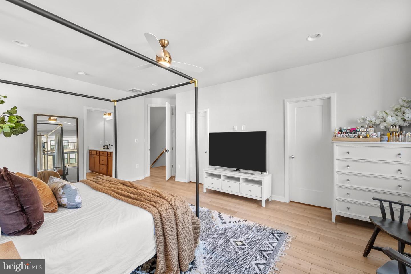 22962 SULLIVANS COVE SQ, BRAMBLETON, Virginia 20148, 4 Bedrooms Bedrooms, ,3 BathroomsBathrooms,Residential,For sale,22962 SULLIVANS COVE SQ,VALO2111210 MLS # VALO2111210