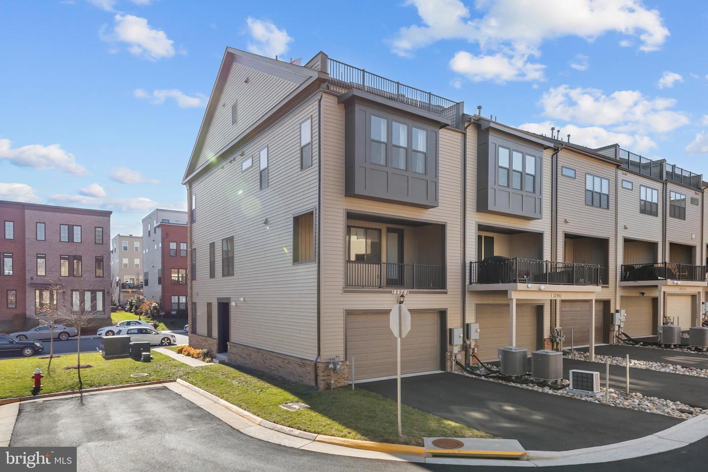 22962 SULLIVANS COVE SQ, BRAMBLETON, Virginia 20148, 4 Bedrooms Bedrooms, ,3 BathroomsBathrooms,Residential,For sale,22962 SULLIVANS COVE SQ,VALO2111210 MLS # VALO2111210