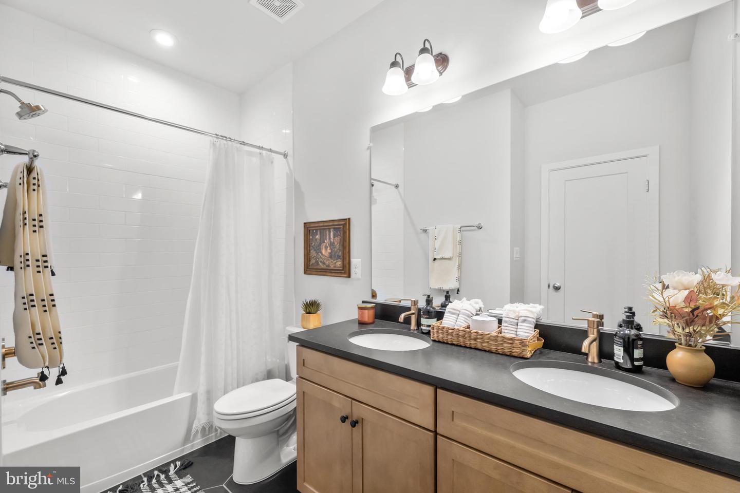 22962 SULLIVANS COVE SQ, BRAMBLETON, Virginia 20148, 4 Bedrooms Bedrooms, ,3 BathroomsBathrooms,Residential,For sale,22962 SULLIVANS COVE SQ,VALO2111210 MLS # VALO2111210