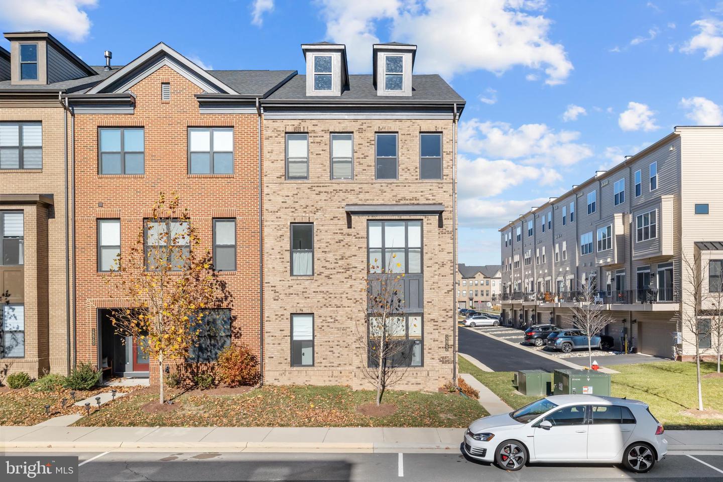 22962 SULLIVANS COVE SQ, BRAMBLETON, Virginia 20148, 4 Bedrooms Bedrooms, ,3 BathroomsBathrooms,Residential,For sale,22962 SULLIVANS COVE SQ,VALO2111210 MLS # VALO2111210