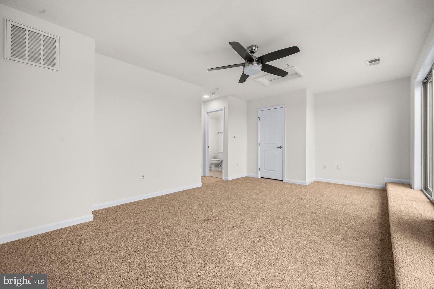 3139 FORT LINCOLN DR NE, WASHINGTON, District Of Columbia 20018, 4 Bedrooms Bedrooms, ,4 BathroomsBathrooms,Residential,For sale,3139 FORT LINCOLN DR NE,DCDC2232044 MLS # DCDC2232044