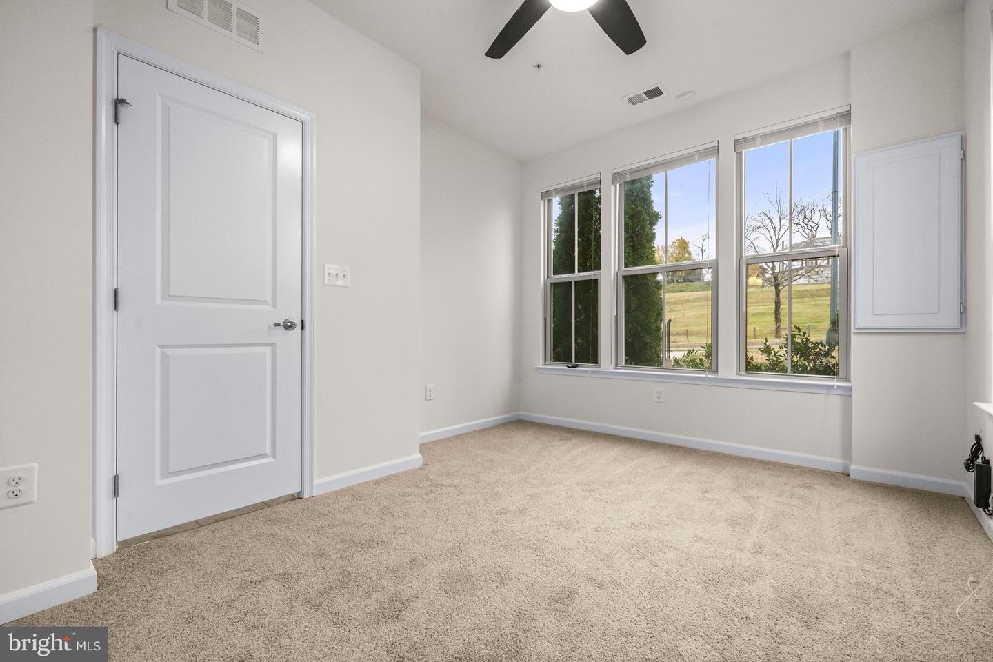 3139 FORT LINCOLN DR NE, WASHINGTON, District Of Columbia 20018, 4 Bedrooms Bedrooms, ,4 BathroomsBathrooms,Residential,For sale,3139 FORT LINCOLN DR NE,DCDC2232044 MLS # DCDC2232044