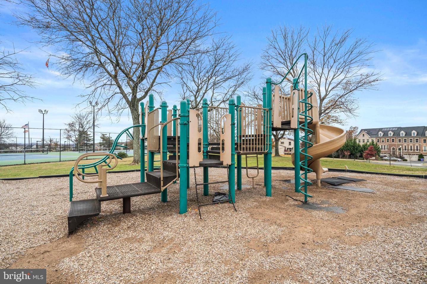 3139 FORT LINCOLN DR NE, WASHINGTON, District Of Columbia 20018, 4 Bedrooms Bedrooms, ,4 BathroomsBathrooms,Residential,For sale,3139 FORT LINCOLN DR NE,DCDC2232044 MLS # DCDC2232044