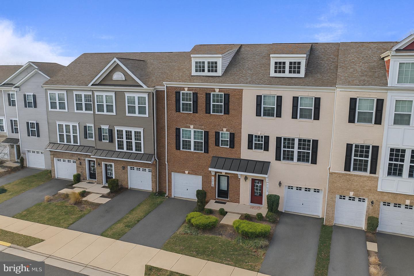 6070 CAMERONS FERRY DR, HAYMARKET, Virginia 20169, 4 Bedrooms Bedrooms, ,3 BathroomsBathrooms,Residential,For sale,6070 CAMERONS FERRY DR,VAPW2107862 MLS # VAPW2107862 6070 CAMERONS FERRY DR, HAYMARKET, Virginia 20169, 4 Bedrooms Bedrooms, ,3 BathroomsBathrooms,Residential,For sale,6070 CAMERONS FERRY DR,VAPW2107862 MLS # VAPW2107862