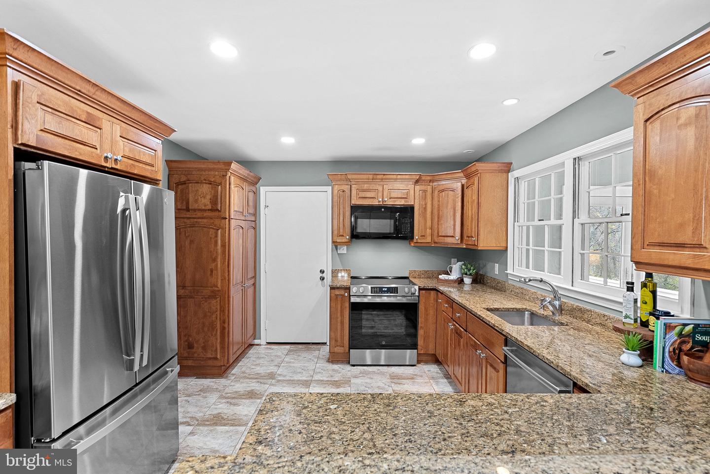 10207 OXFORDSHIRE RD, GREAT FALLS, Virginia 22066, 3 Bedrooms Bedrooms, ,2 BathroomsBathrooms,Residential,For sale,10207 OXFORDSHIRE RD,VAFX2279386 MLS # VAFX2279386