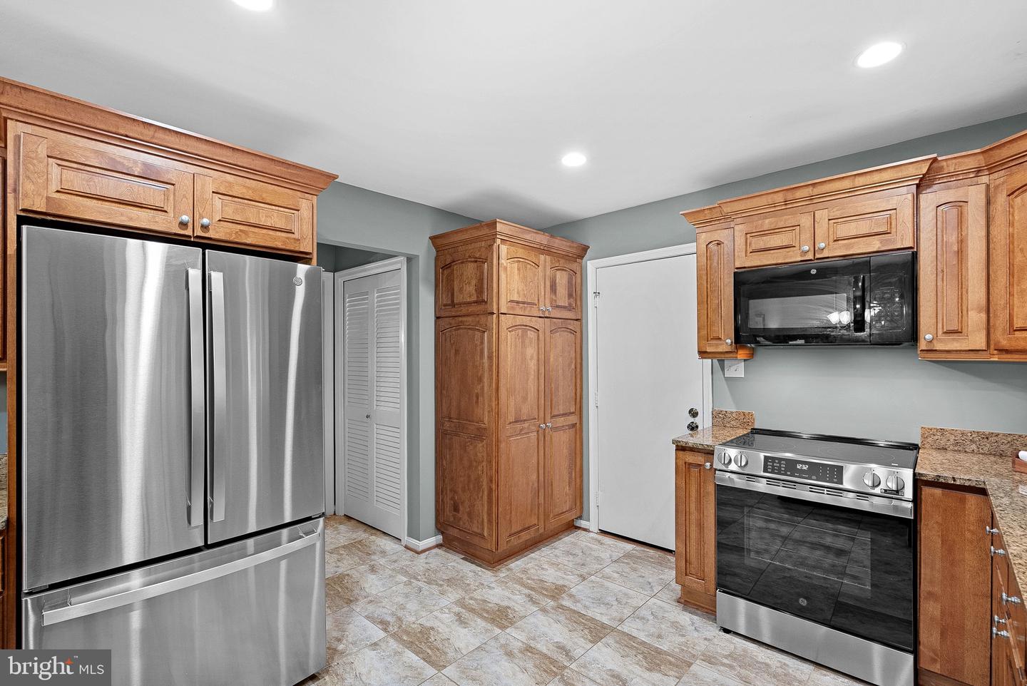 10207 OXFORDSHIRE RD, GREAT FALLS, Virginia 22066, 3 Bedrooms Bedrooms, ,2 BathroomsBathrooms,Residential,For sale,10207 OXFORDSHIRE RD,VAFX2279386 MLS # VAFX2279386