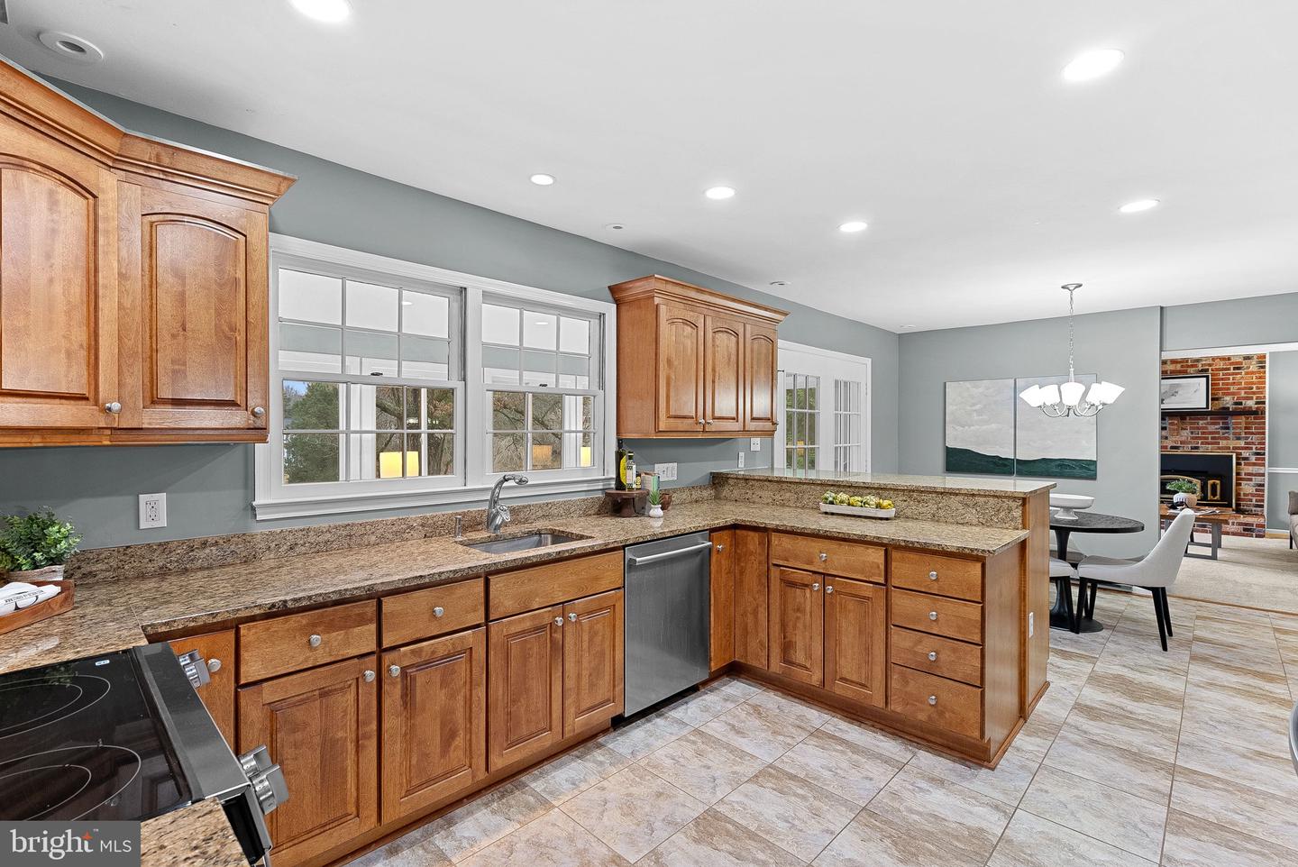 10207 OXFORDSHIRE RD, GREAT FALLS, Virginia 22066, 3 Bedrooms Bedrooms, ,2 BathroomsBathrooms,Residential,For sale,10207 OXFORDSHIRE RD,VAFX2279386 MLS # VAFX2279386