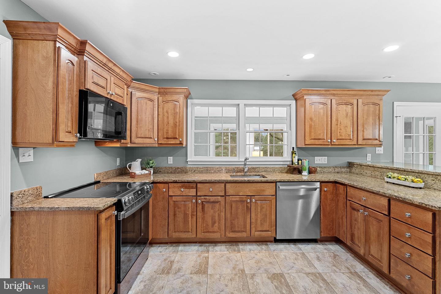 10207 OXFORDSHIRE RD, GREAT FALLS, Virginia 22066, 3 Bedrooms Bedrooms, ,2 BathroomsBathrooms,Residential,For sale,10207 OXFORDSHIRE RD,VAFX2279386 MLS # VAFX2279386