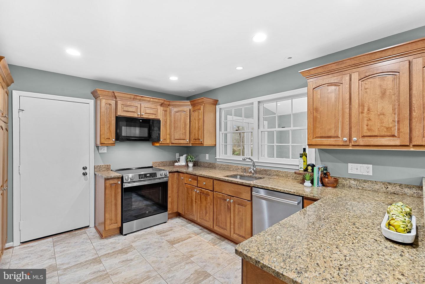 10207 OXFORDSHIRE RD, GREAT FALLS, Virginia 22066, 3 Bedrooms Bedrooms, ,2 BathroomsBathrooms,Residential,For sale,10207 OXFORDSHIRE RD,VAFX2279386 MLS # VAFX2279386