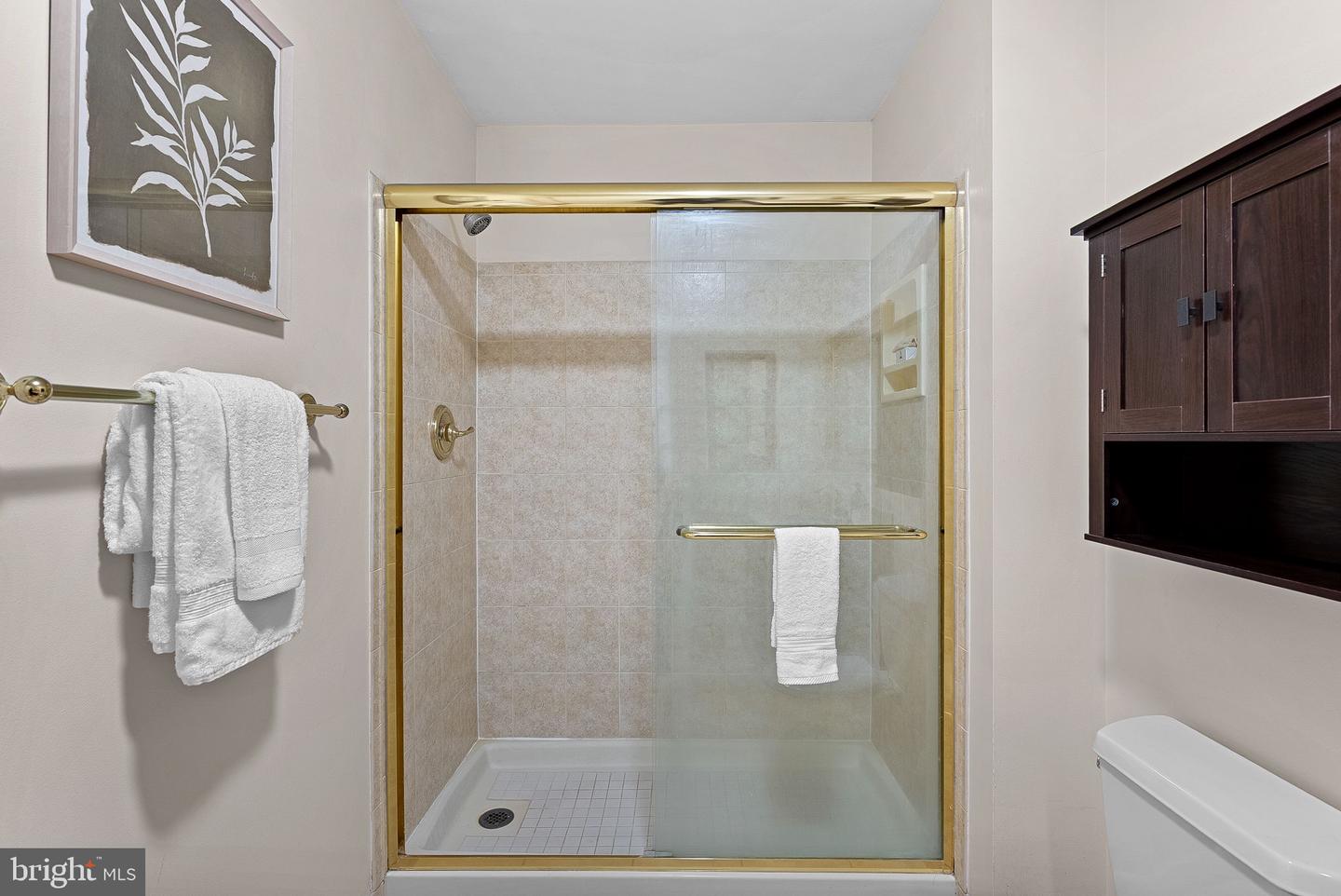 10207 OXFORDSHIRE RD, GREAT FALLS, Virginia 22066, 3 Bedrooms Bedrooms, ,2 BathroomsBathrooms,Residential,For sale,10207 OXFORDSHIRE RD,VAFX2279386 MLS # VAFX2279386