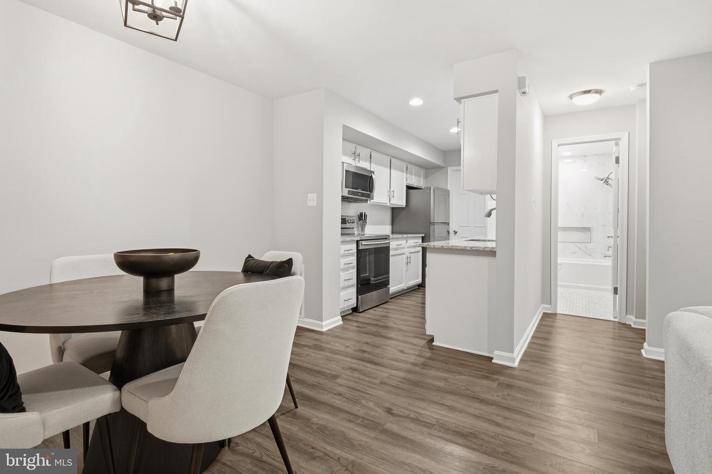 10195-A ASHBROOKE CT #109, OAKTON, Virginia 22124, 2 Bedrooms Bedrooms, ,2 BathroomsBathrooms,Residential,For sale,10195-A ASHBROOKE CT #109,VAFX2279456 MLS # VAFX2279456