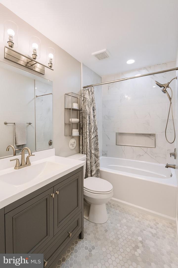 10195-A ASHBROOKE CT #109, OAKTON, Virginia 22124, 2 Bedrooms Bedrooms, ,2 BathroomsBathrooms,Residential,For sale,10195-A ASHBROOKE CT #109,VAFX2279456 MLS # VAFX2279456