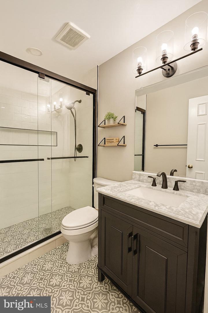 10195-A ASHBROOKE CT #109, OAKTON, Virginia 22124, 2 Bedrooms Bedrooms, ,2 BathroomsBathrooms,Residential,For sale,10195-A ASHBROOKE CT #109,VAFX2279456 MLS # VAFX2279456