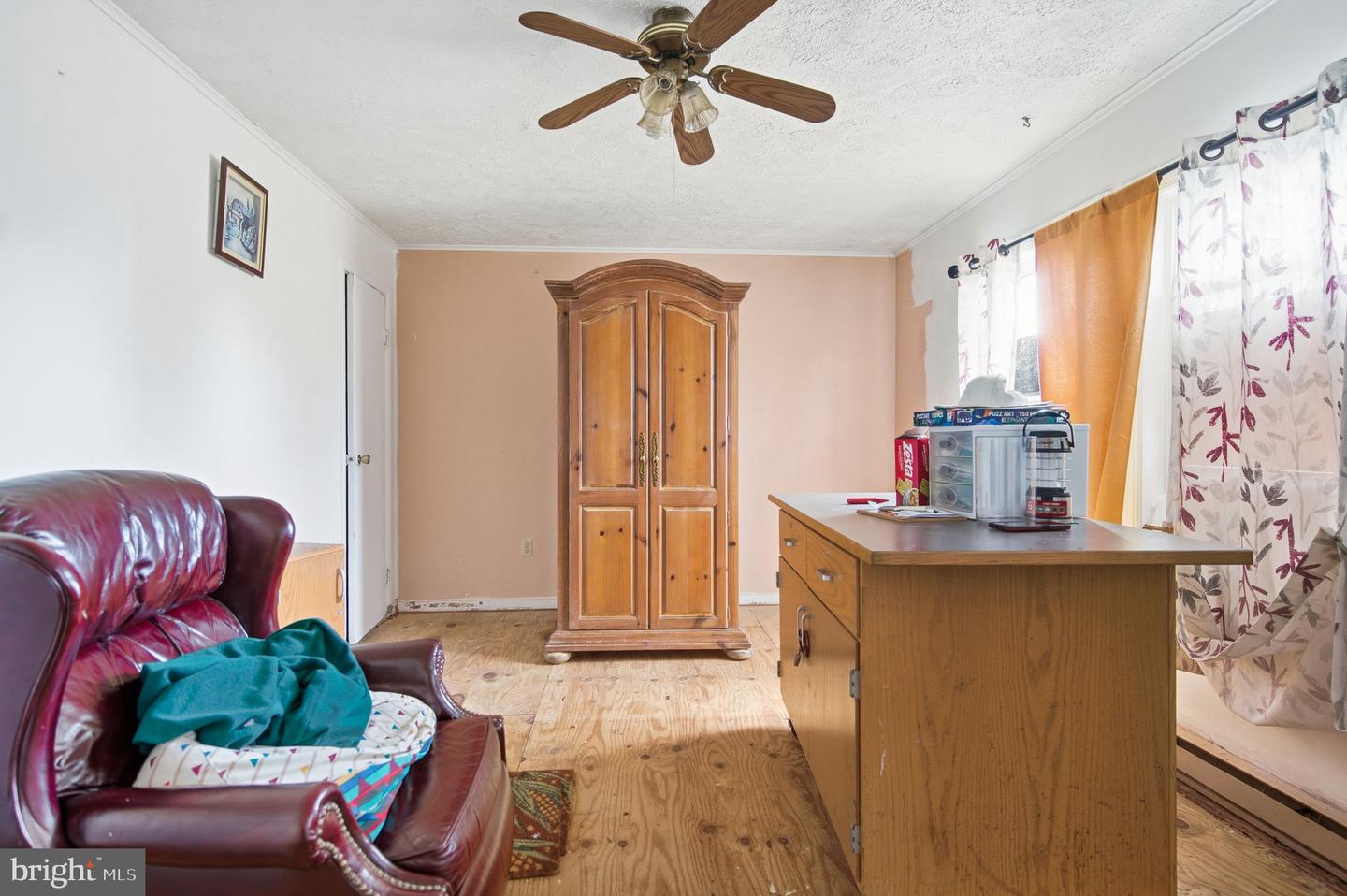 728 GREEN ST, WINCHESTER, Virginia 22601, 4 Bedrooms Bedrooms, ,1 BathroomBathrooms,Residential,For sale,728 GREEN ST,VAWI2009490 MLS # VAWI2009490