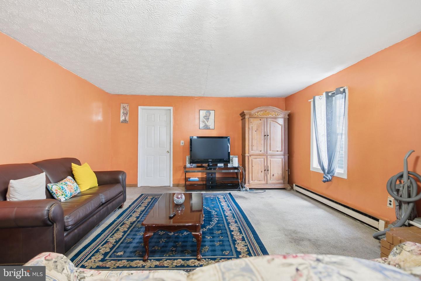 728 GREEN ST, WINCHESTER, Virginia 22601, 4 Bedrooms Bedrooms, ,1 BathroomBathrooms,Residential,For sale,728 GREEN ST,VAWI2009490 MLS # VAWI2009490