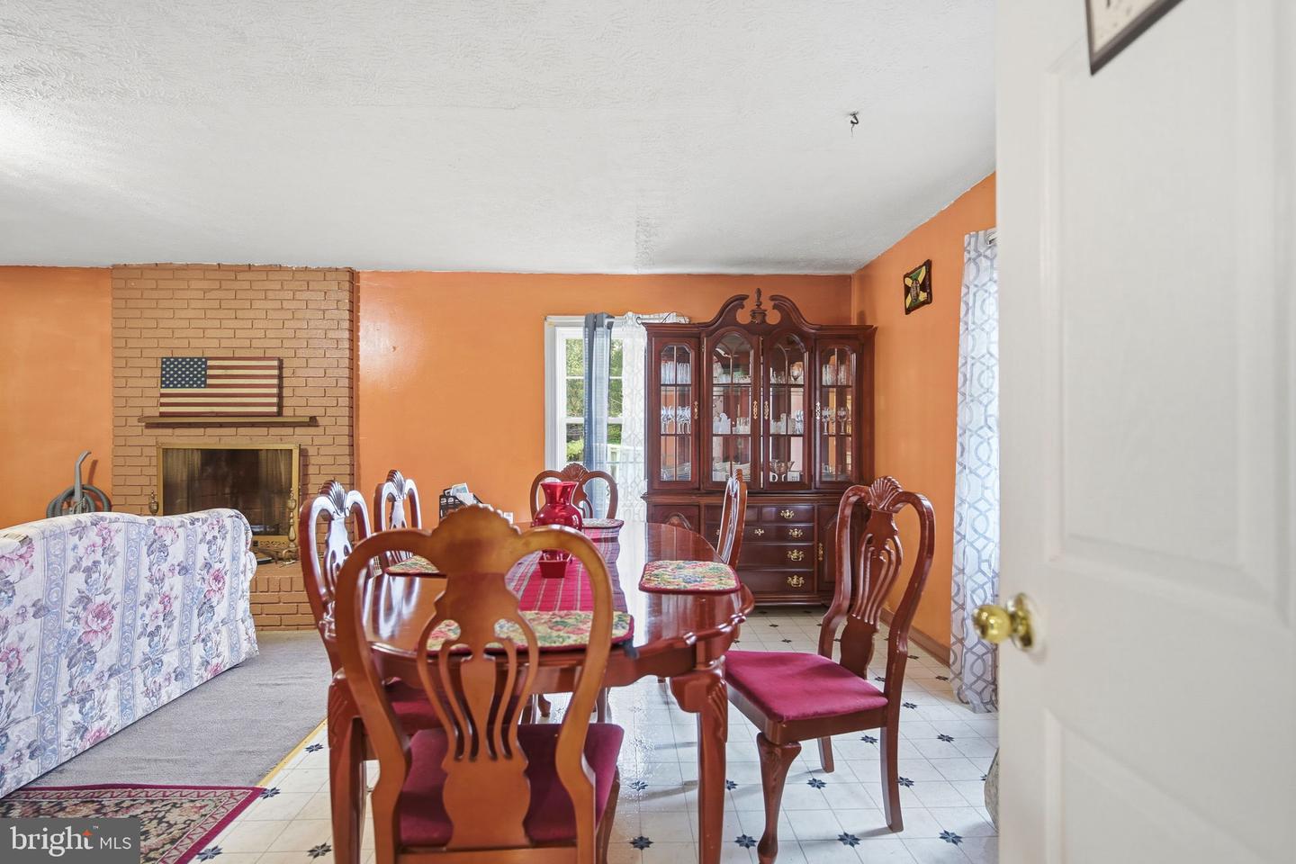 728 GREEN ST, WINCHESTER, Virginia 22601, 4 Bedrooms Bedrooms, ,1 BathroomBathrooms,Residential,For sale,728 GREEN ST,VAWI2009490 MLS # VAWI2009490