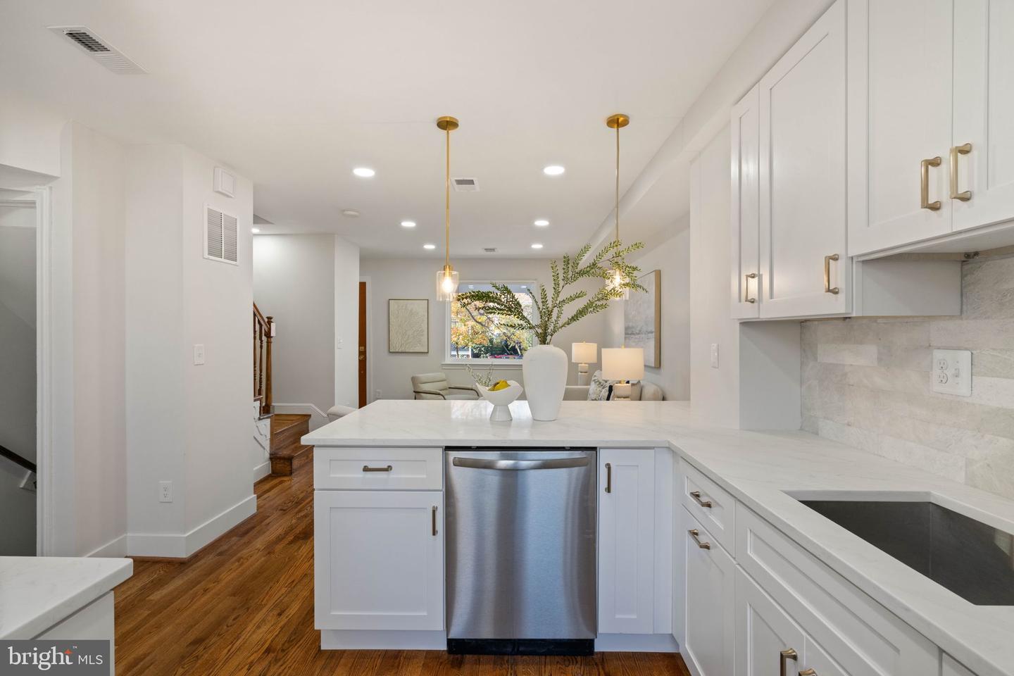 3013 MANNING ST, ALEXANDRIA, Virginia 22305, 2 Bedrooms Bedrooms, ,2 BathroomsBathrooms,Residential,For sale,3013 MANNING ST,VAAX2051902 MLS # VAAX2051902