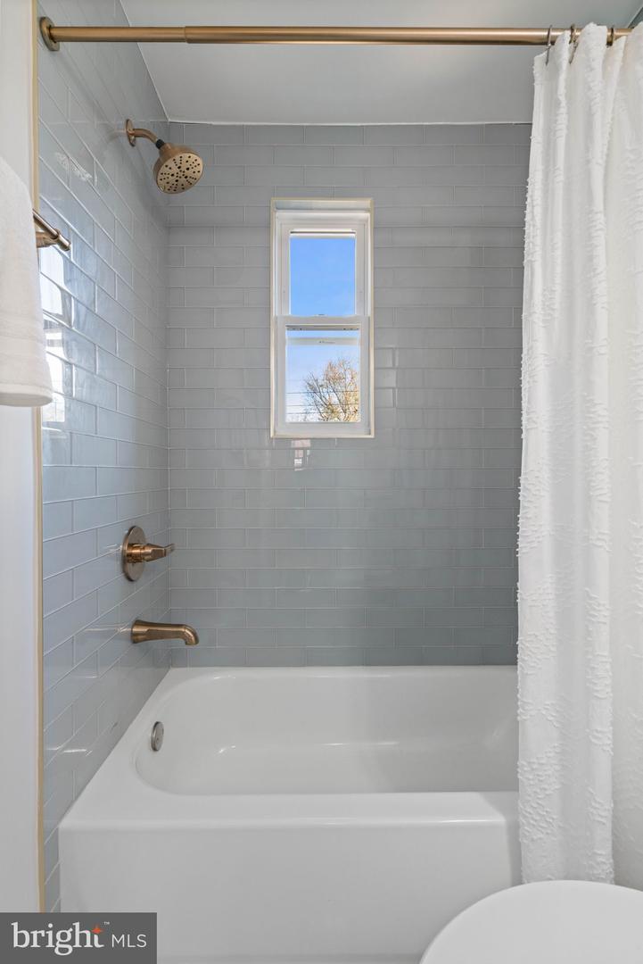 3013 MANNING ST, ALEXANDRIA, Virginia 22305, 2 Bedrooms Bedrooms, ,2 BathroomsBathrooms,Residential,For sale,3013 MANNING ST,VAAX2051902 MLS # VAAX2051902