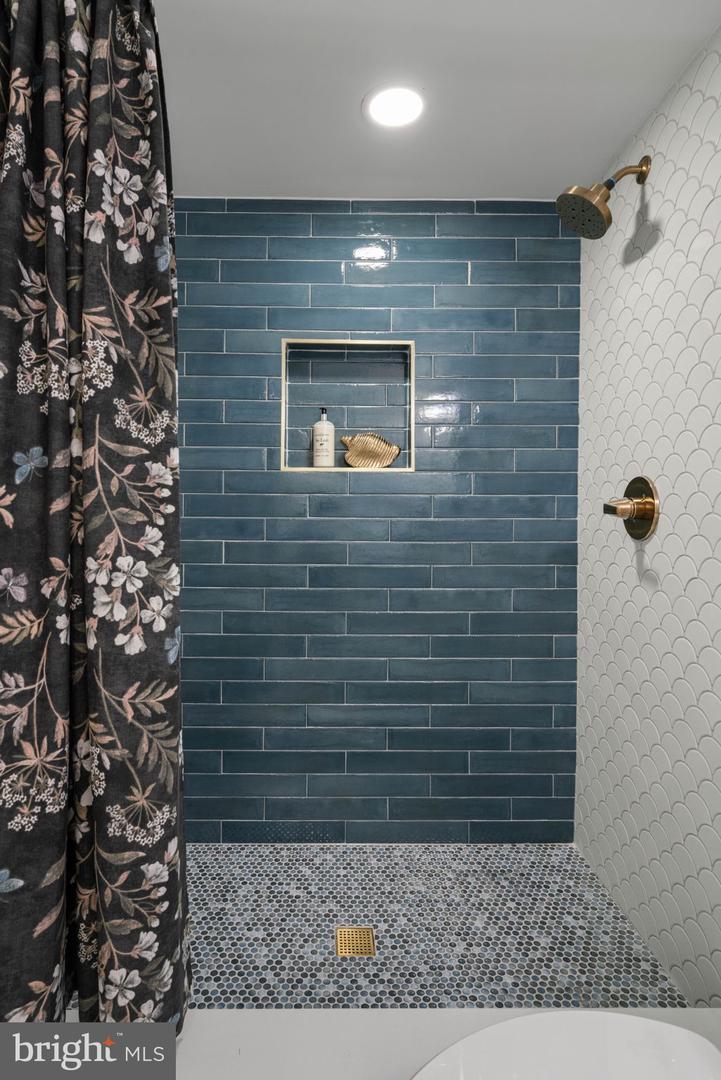 3013 MANNING ST, ALEXANDRIA, Virginia 22305, 2 Bedrooms Bedrooms, ,2 BathroomsBathrooms,Residential,For sale,3013 MANNING ST,VAAX2051902 MLS # VAAX2051902