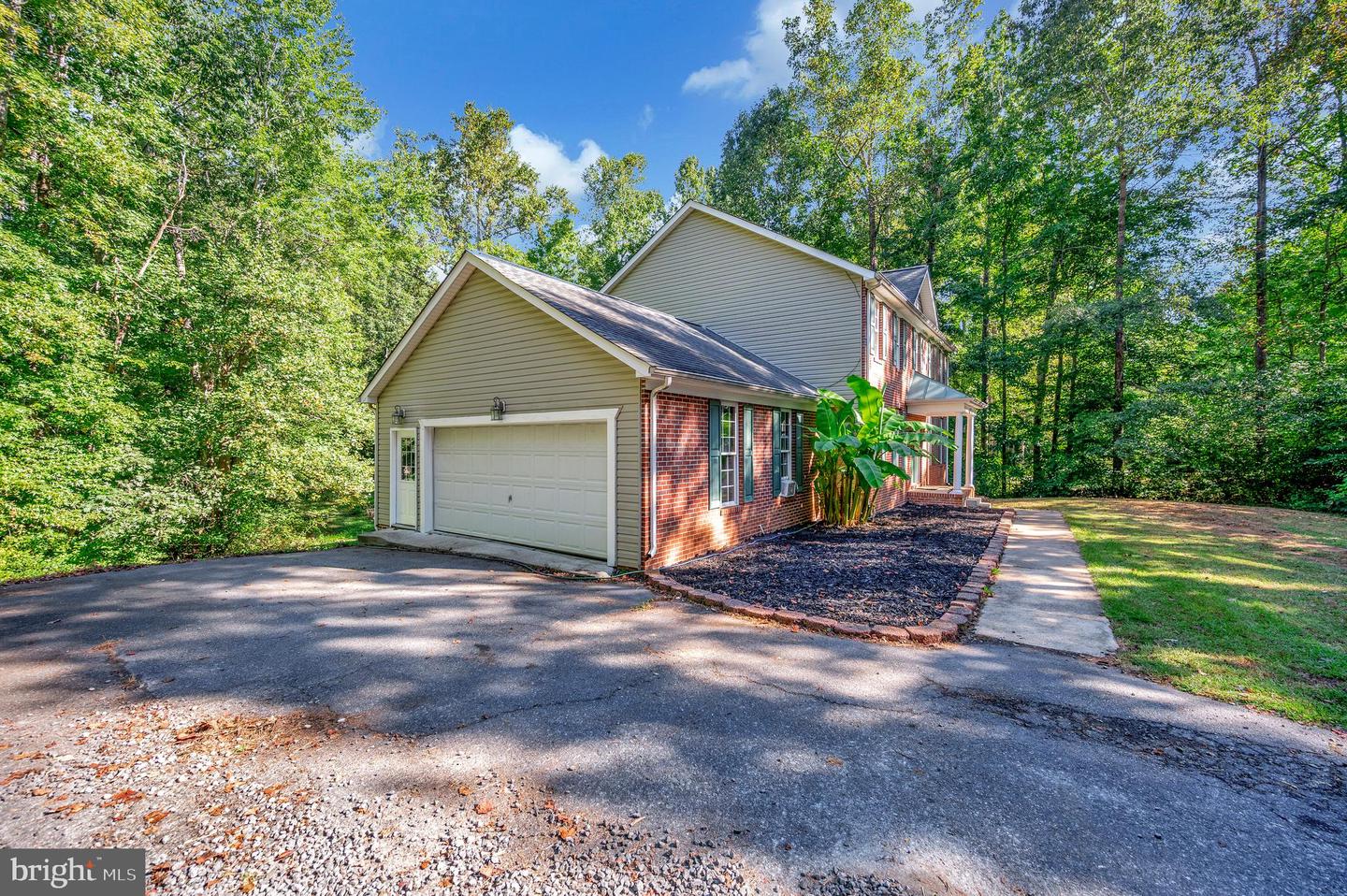 7931 E ROBERT E LEE CT, SPOTSYLVANIA, Virginia 22551, 4 Bedrooms Bedrooms, ,3 BathroomsBathrooms,Residential,For sale,7931 E ROBERT E LEE CT,VASP2037680 MLS # VASP2037680