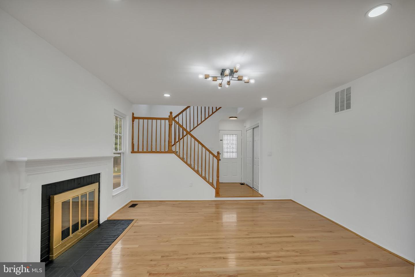 11972 HOLLY VIEW DR, WOODBRIDGE, Virginia 22192, 4 Bedrooms Bedrooms, ,3 BathroomsBathrooms,Residential,For sale,11972 HOLLY VIEW DR,VAPW2107982 MLS # VAPW2107982