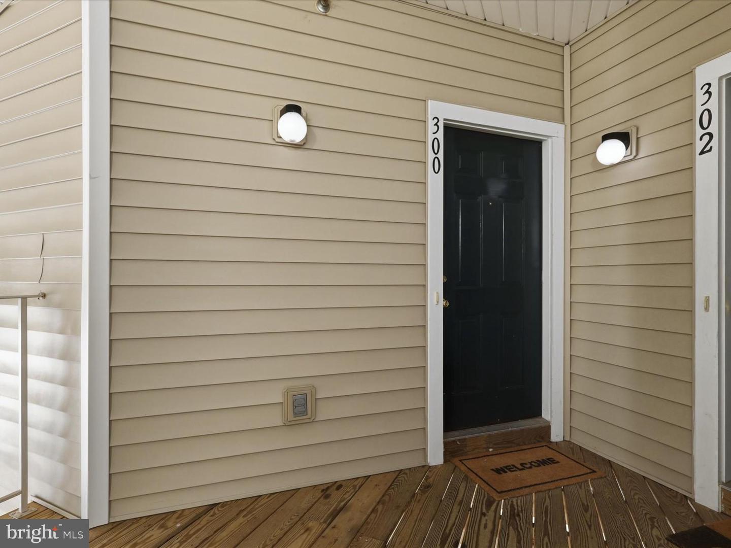 21855 LOCOMOTIVE TER #300, STERLING, Virginia 20166, 2 Bedrooms Bedrooms, 5 Rooms Rooms,2 BathroomsBathrooms,Residential,For sale,21855 LOCOMOTIVE TER #300,VALO2111344 MLS # VALO2111344