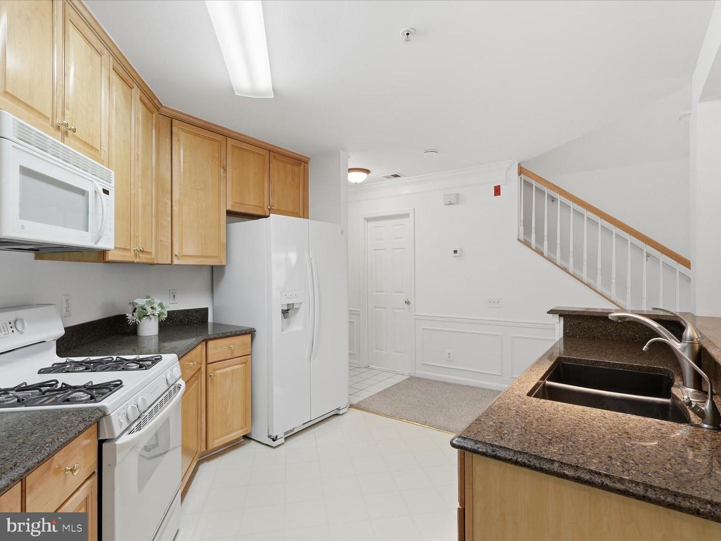 21855 LOCOMOTIVE TER #300, STERLING, Virginia 20166, 2 Bedrooms Bedrooms, 5 Rooms Rooms,2 BathroomsBathrooms,Residential,For sale,21855 LOCOMOTIVE TER #300,VALO2111344 MLS # VALO2111344