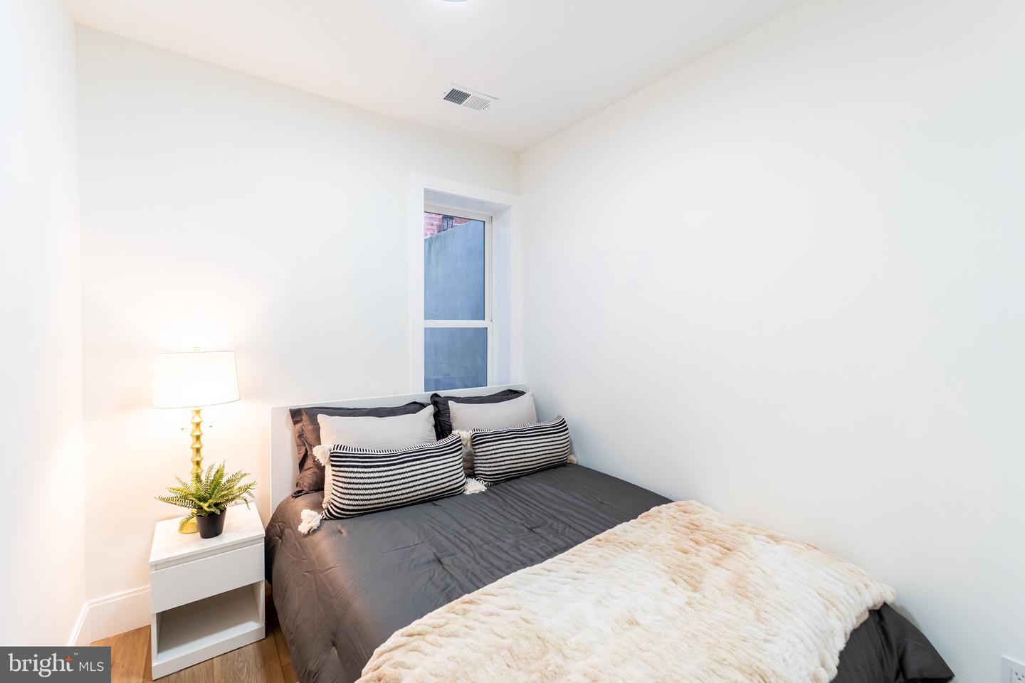 1714 EUCLID ST NW #2, WASHINGTON, District Of Columbia 20009, 2 Bedrooms Bedrooms, ,1 BathroomBathrooms,Residential,For sale,1714 EUCLID ST NW #2,DCDC2213266 MLS # DCDC2213266