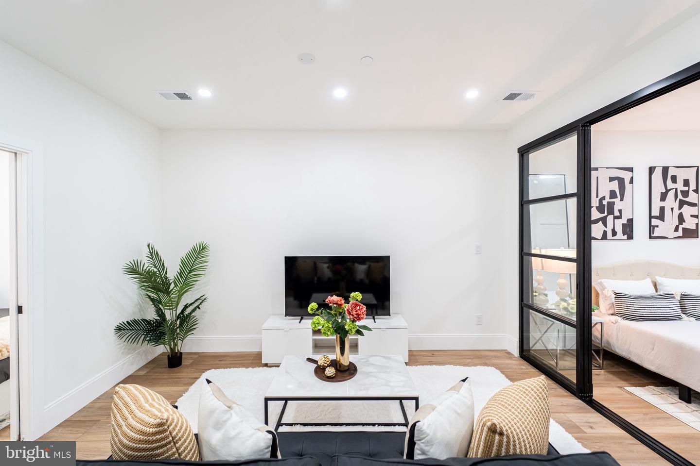 1714 EUCLID ST NW #2, WASHINGTON, District Of Columbia 20009, 2 Bedrooms Bedrooms, ,1 BathroomBathrooms,Residential,For sale,1714 EUCLID ST NW #2,DCDC2213266 MLS # DCDC2213266